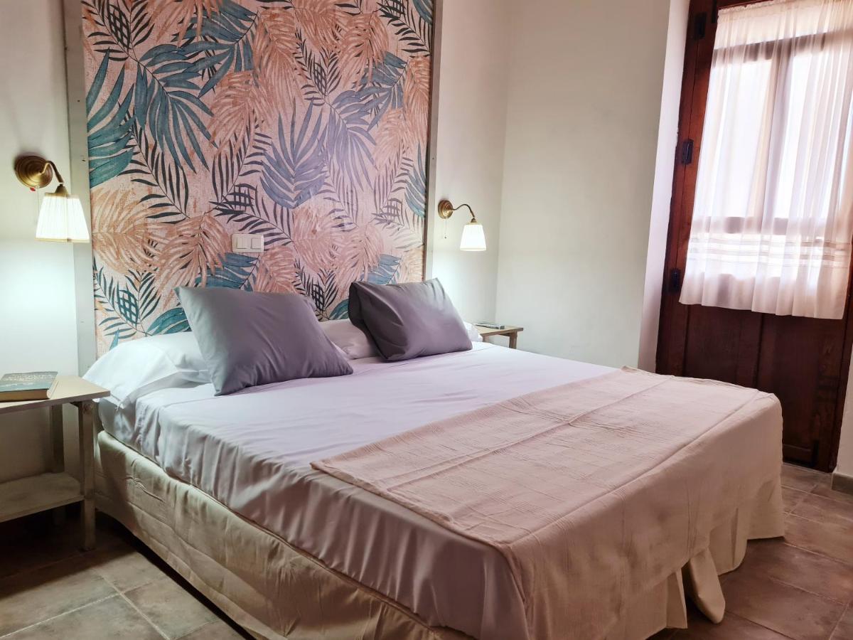 Hostal La Colonial Мадригаль-де-ла-Вера Экстерьер фото