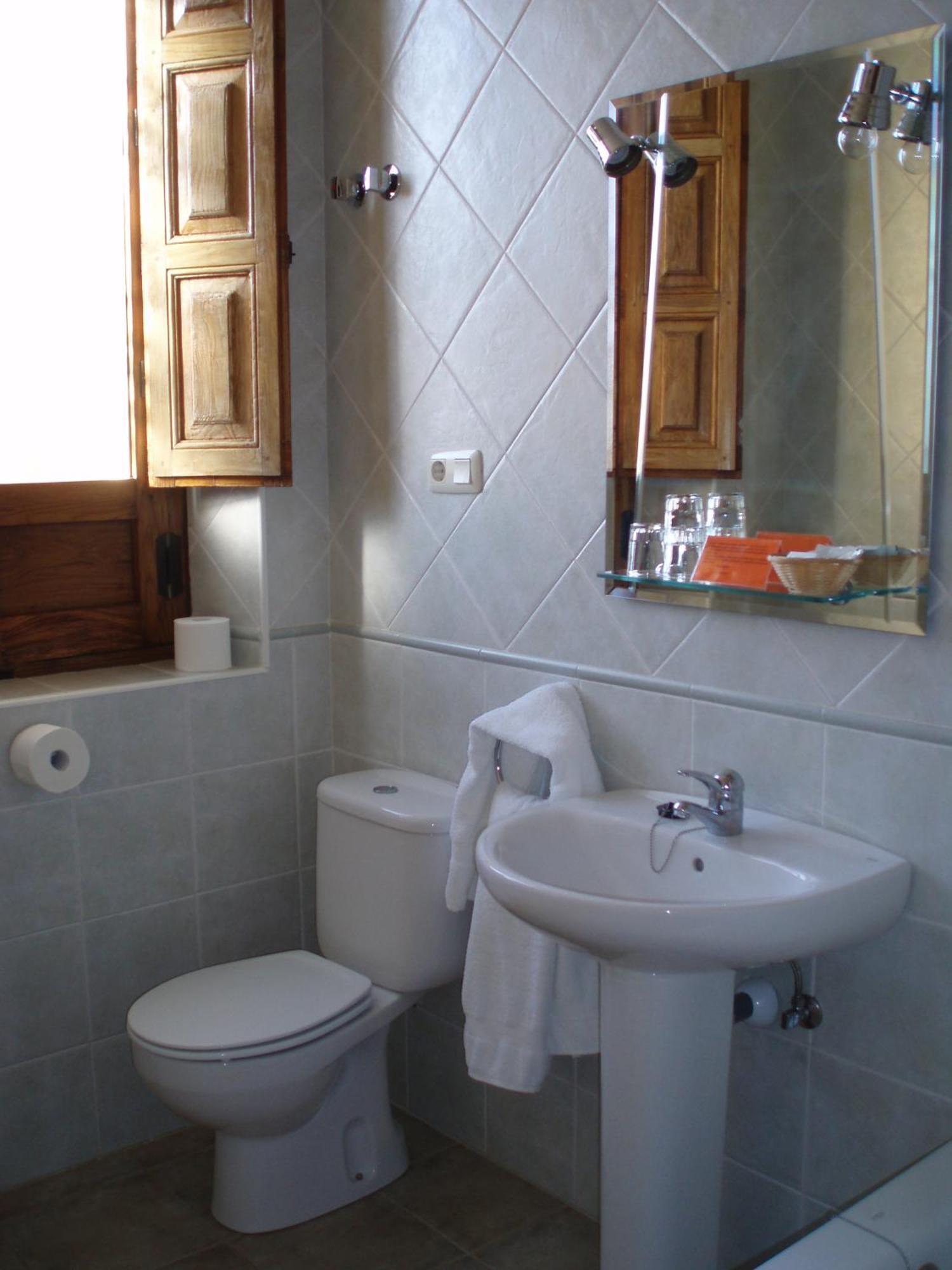 Hostal La Colonial Мадригаль-де-ла-Вера Экстерьер фото